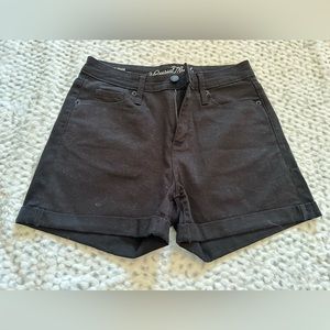Universal Thread shorts size 6